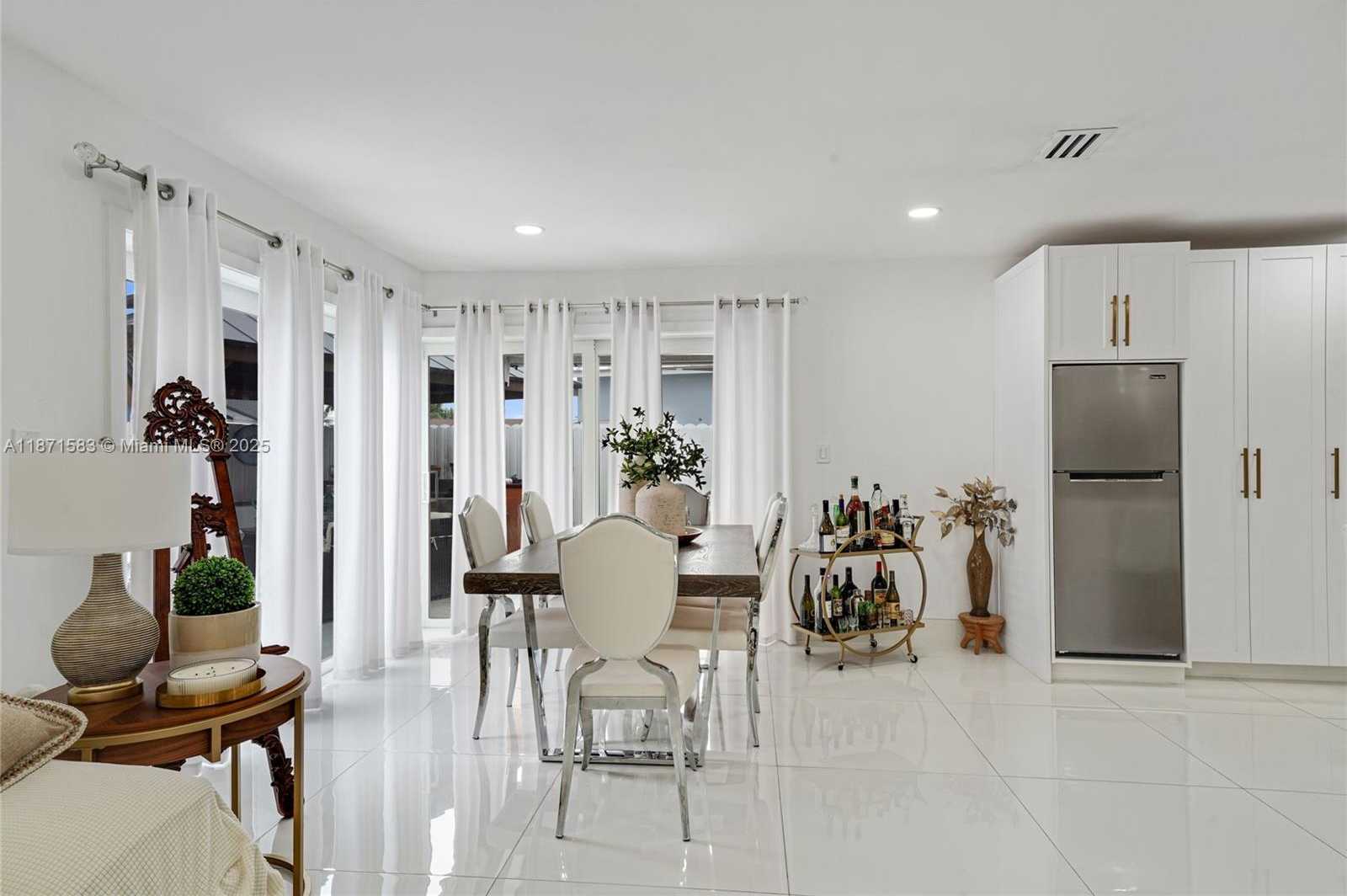 Small Image of 741 SOUTH WEST 99TH CT CIR, Miami Number 11