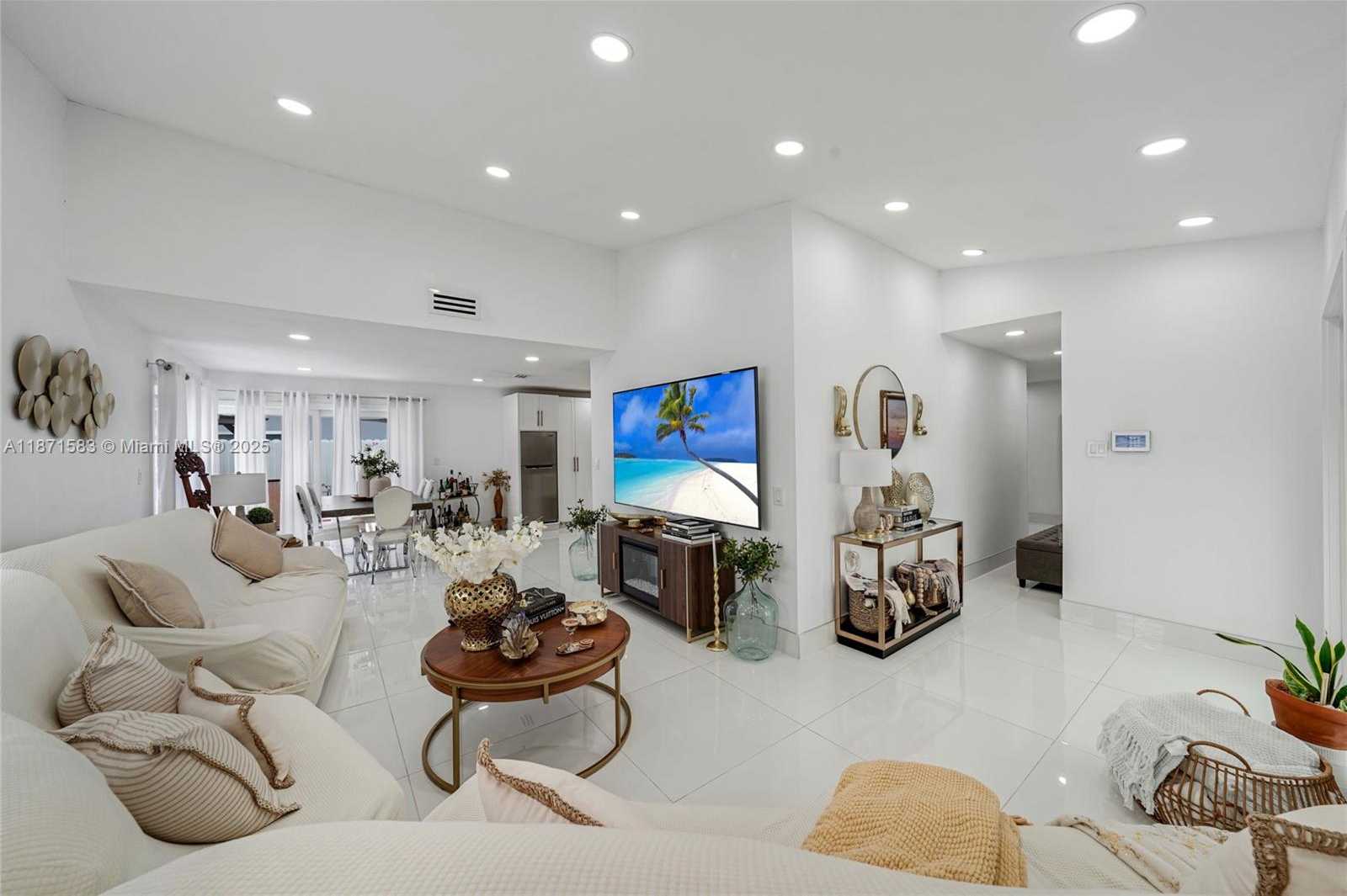 Small Image of 741 SOUTH WEST 99TH CT CIR, Miami Number 14