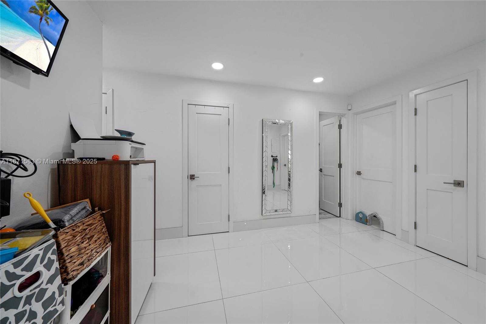 Small Image of 741 SOUTH WEST 99TH CT CIR, Miami Number 28