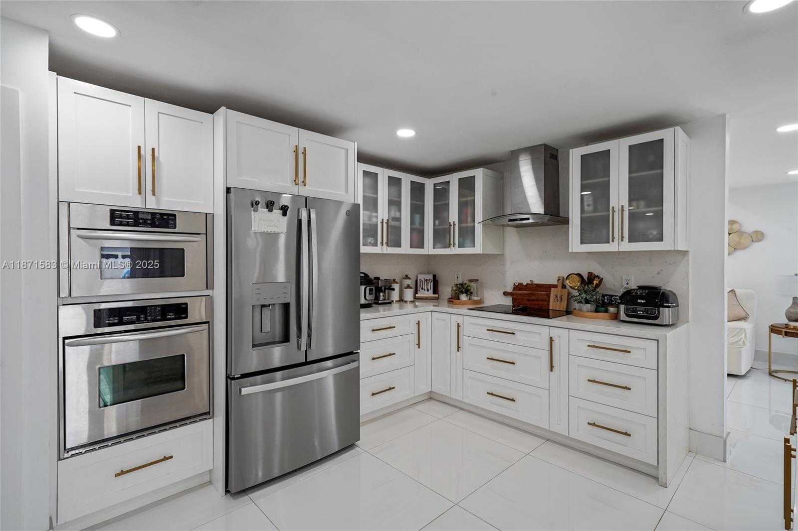 Small Image of 741 SOUTH WEST 99TH CT CIR, Miami Number 3