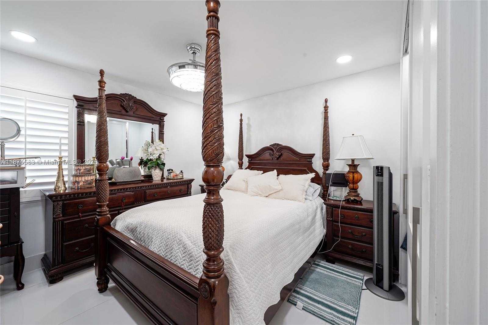 Small Image of 741 SOUTH WEST 99TH CT CIR, Miami Number 30