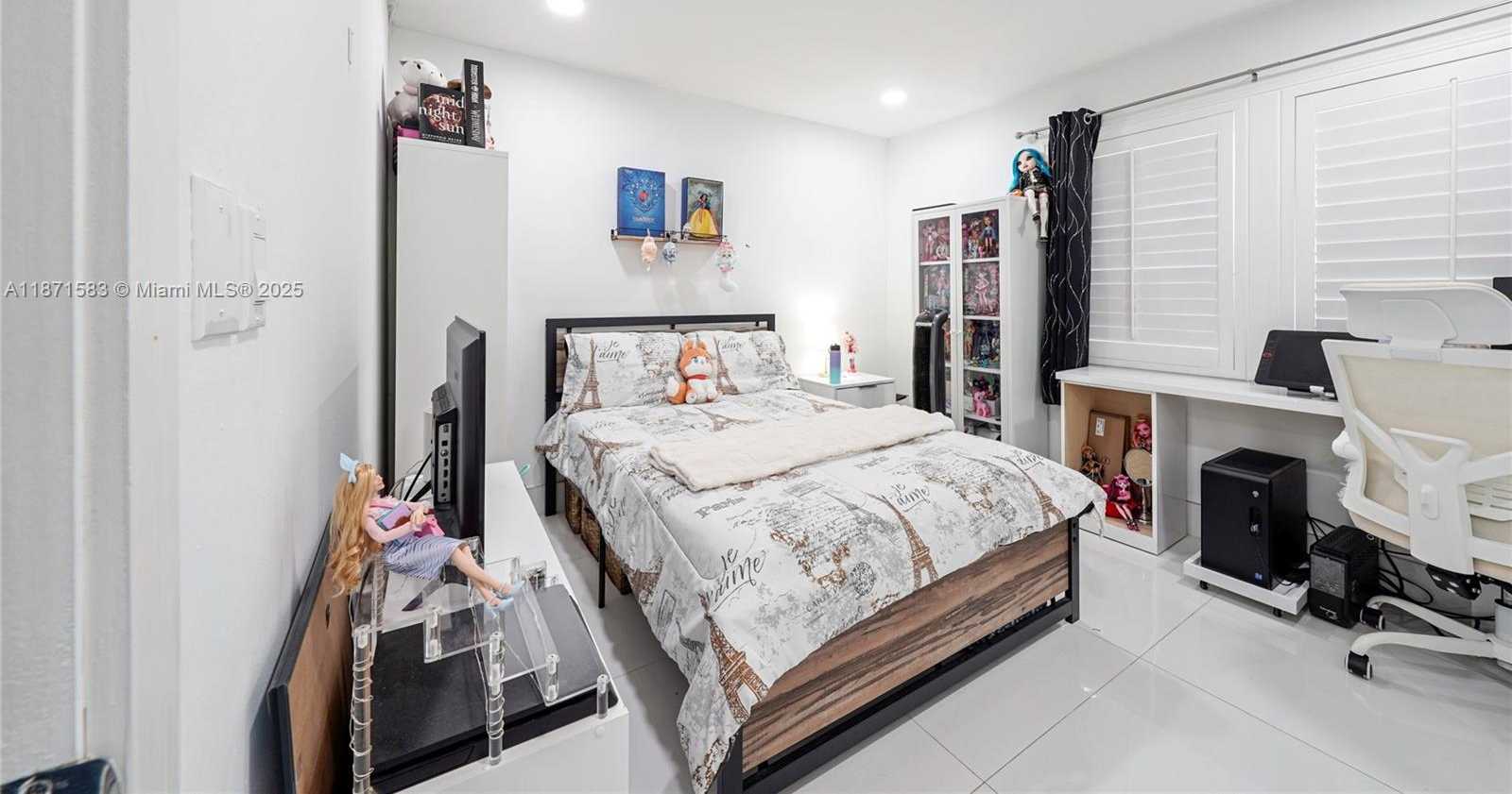 Small Image of 741 SOUTH WEST 99TH CT CIR, Miami Number 31