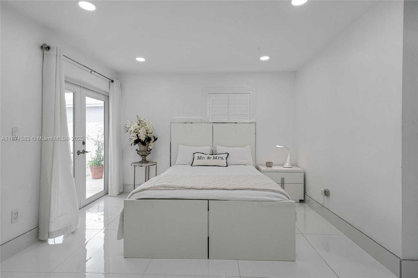 Small Image of 741 SOUTH WEST 99TH CT CIR, Miami Number 36
