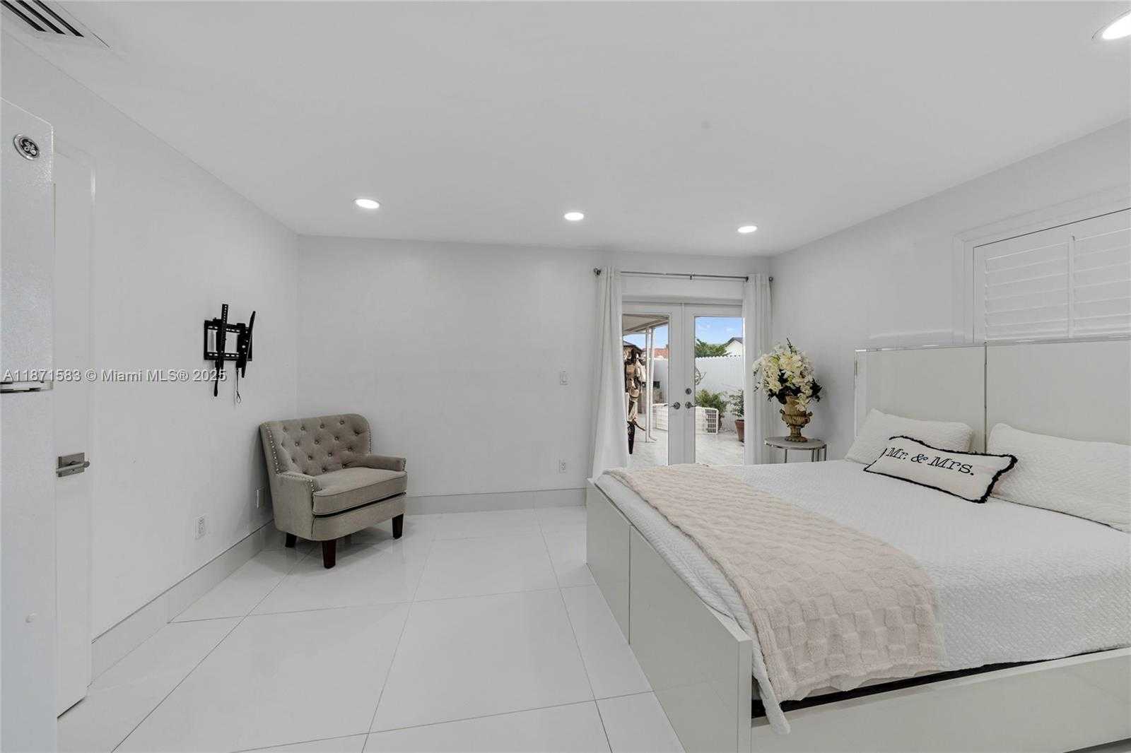 Small Image of 741 SOUTH WEST 99TH CT CIR, Miami Number 37