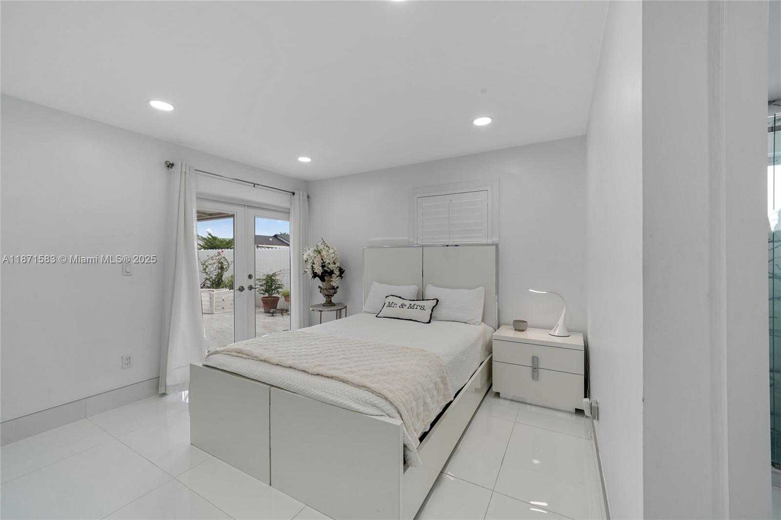 Small Image of 741 SOUTH WEST 99TH CT CIR, Miami Number 38