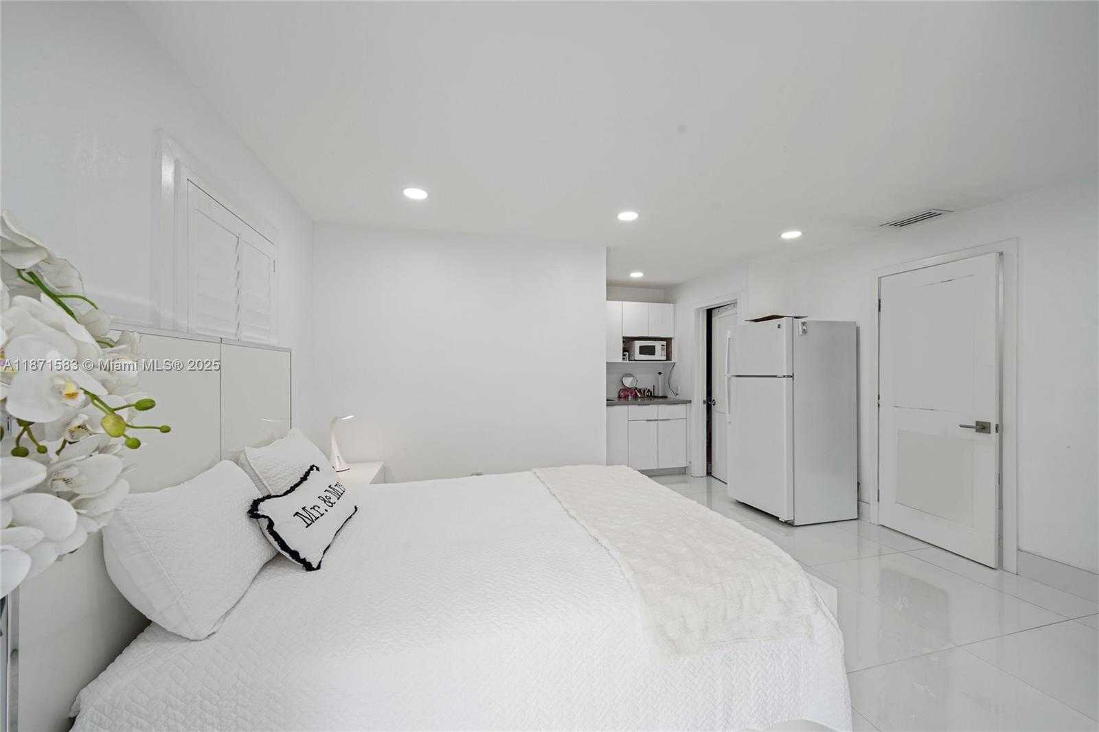 Small Image of 741 SOUTH WEST 99TH CT CIR, Miami Number 39