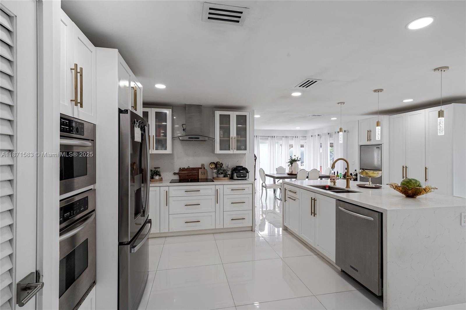 Small Image of 741 SOUTH WEST 99TH CT CIR, Miami Number 6