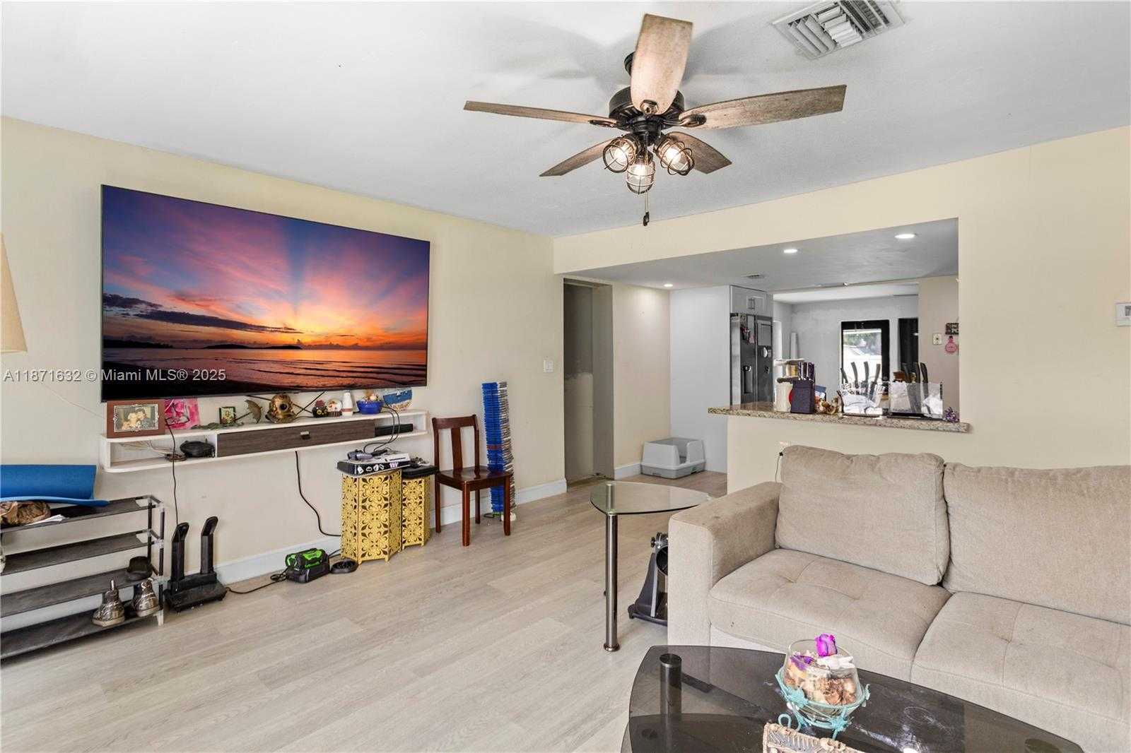 Small Image of 6611 PARK ST, Hollywood Number 17