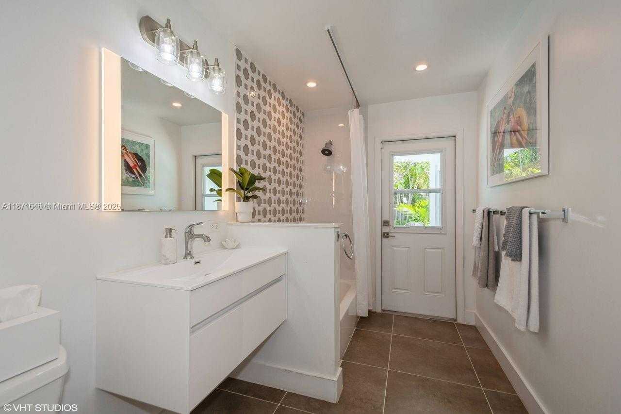 Small Image of 6240 NORTH EAST 21ST RD, Fort Lauderdale Number 14