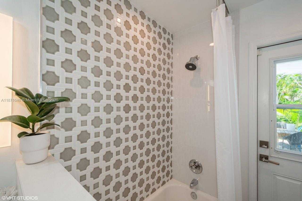 Small Image of 6240 NORTH EAST 21ST RD, Fort Lauderdale Number 15