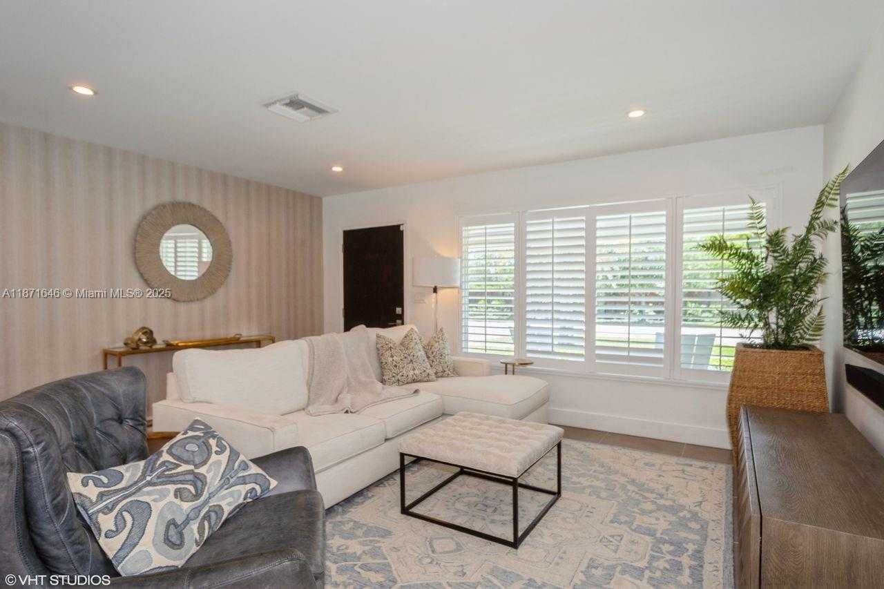 Small Image of 6240 NORTH EAST 21ST RD, Fort Lauderdale Number 2