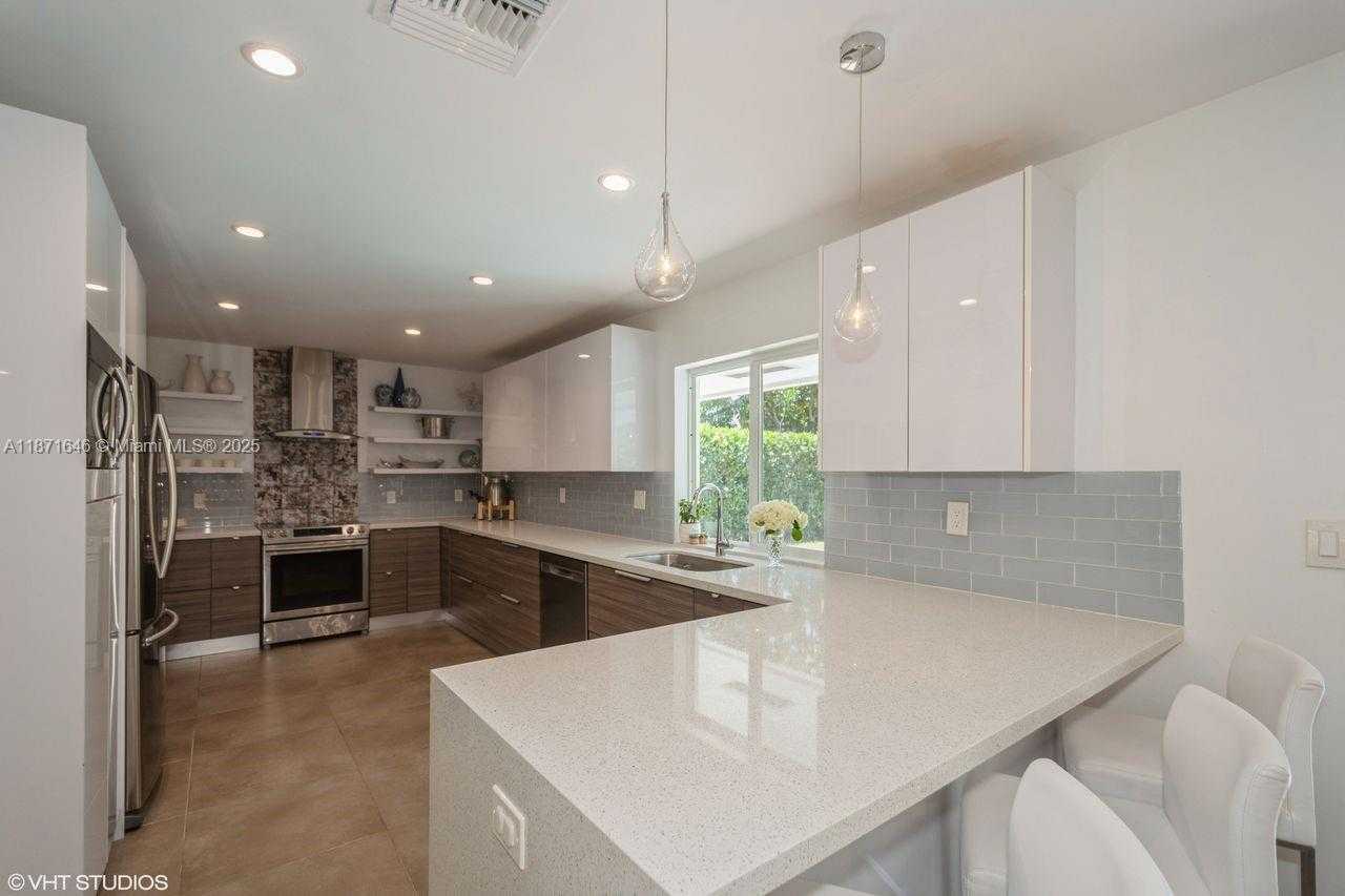 Small Image of 6240 NORTH EAST 21ST RD, Fort Lauderdale Number 3
