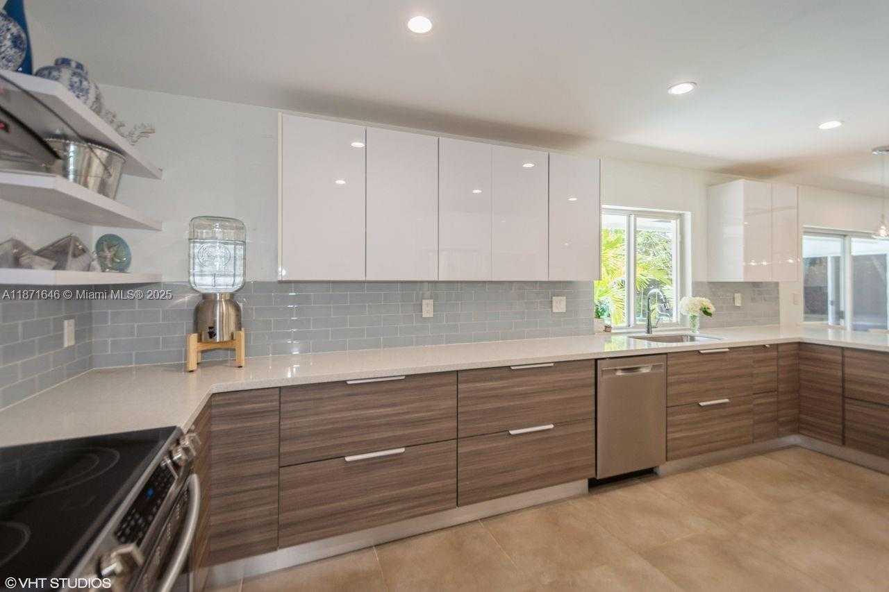 Small Image of 6240 NORTH EAST 21ST RD, Fort Lauderdale Number 5