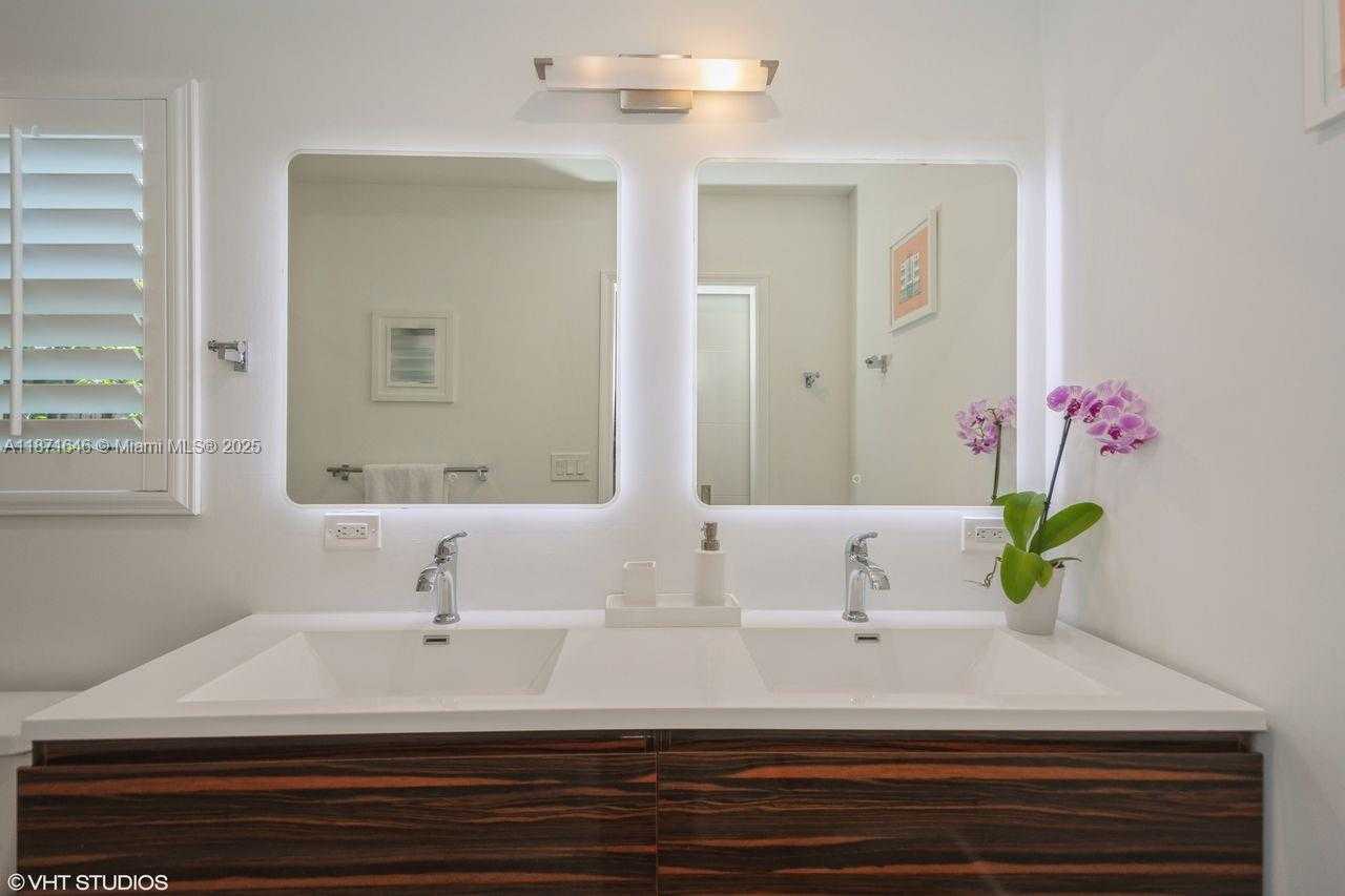Small Image of 6240 NORTH EAST 21ST RD, Fort Lauderdale Number 9