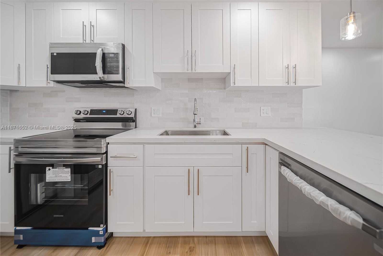 Small Image of 2106 ALFRED DR, Boynton Beach Number 14