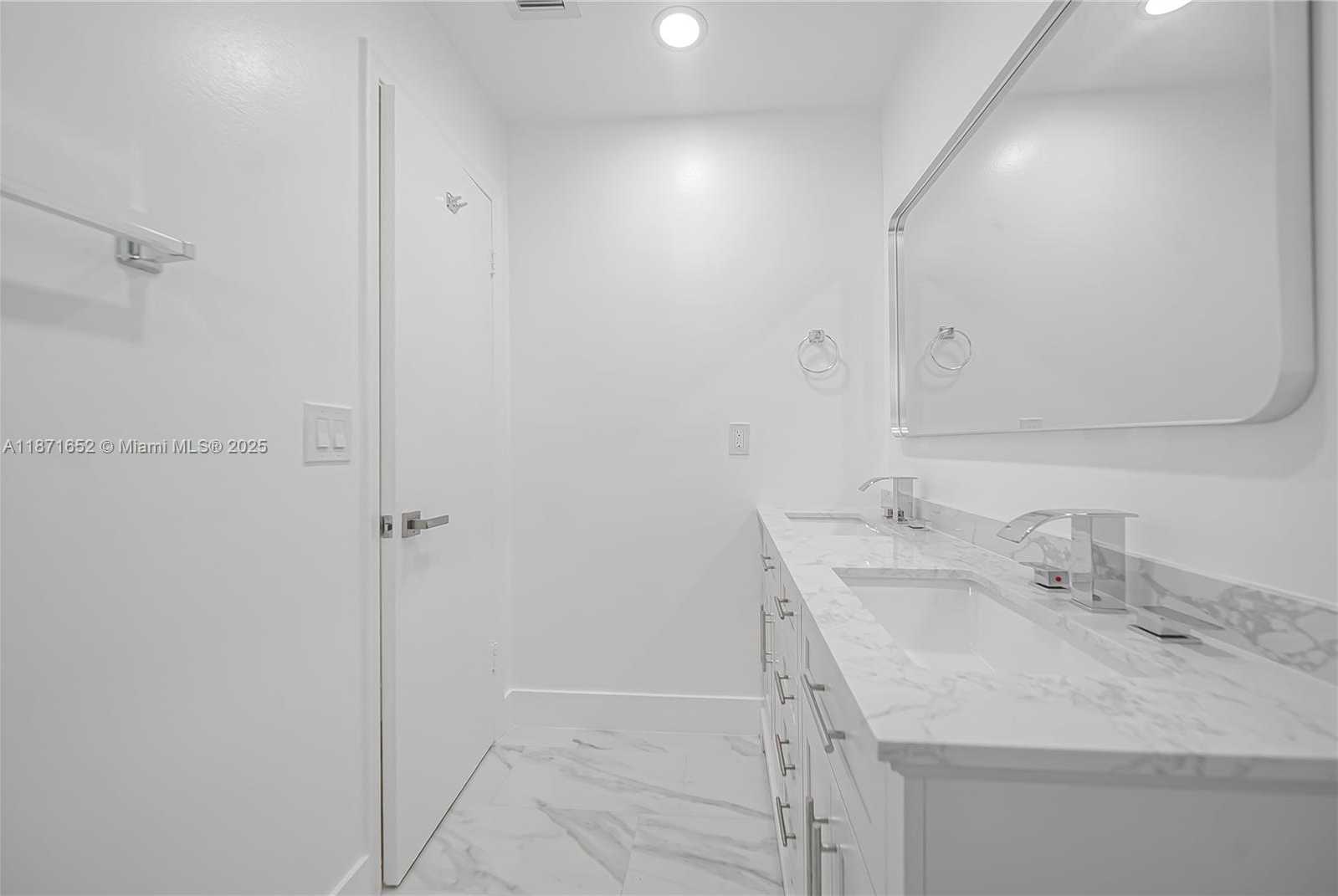 Small Image of 2106 ALFRED DR, Boynton Beach Number 17
