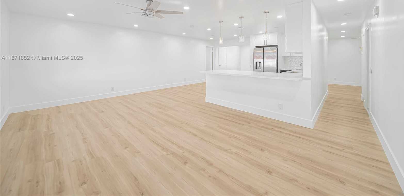 Small Image of 2106 ALFRED DR, Boynton Beach Number 2