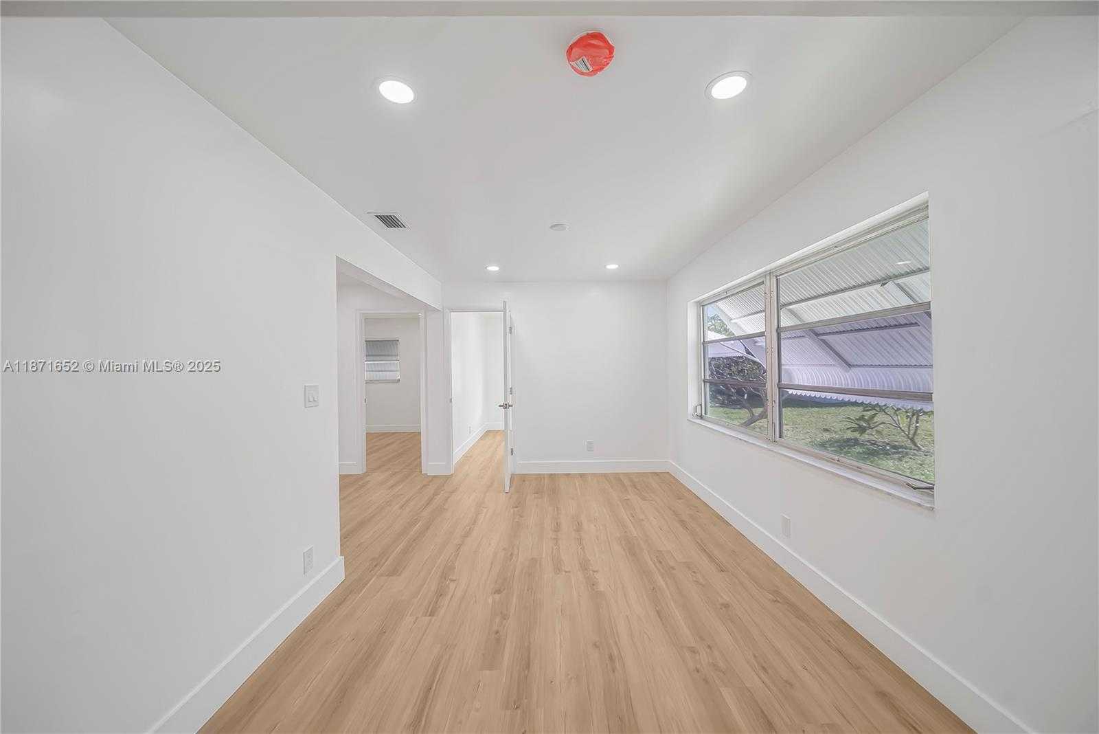 Small Image of 2106 ALFRED DR, Boynton Beach Number 23