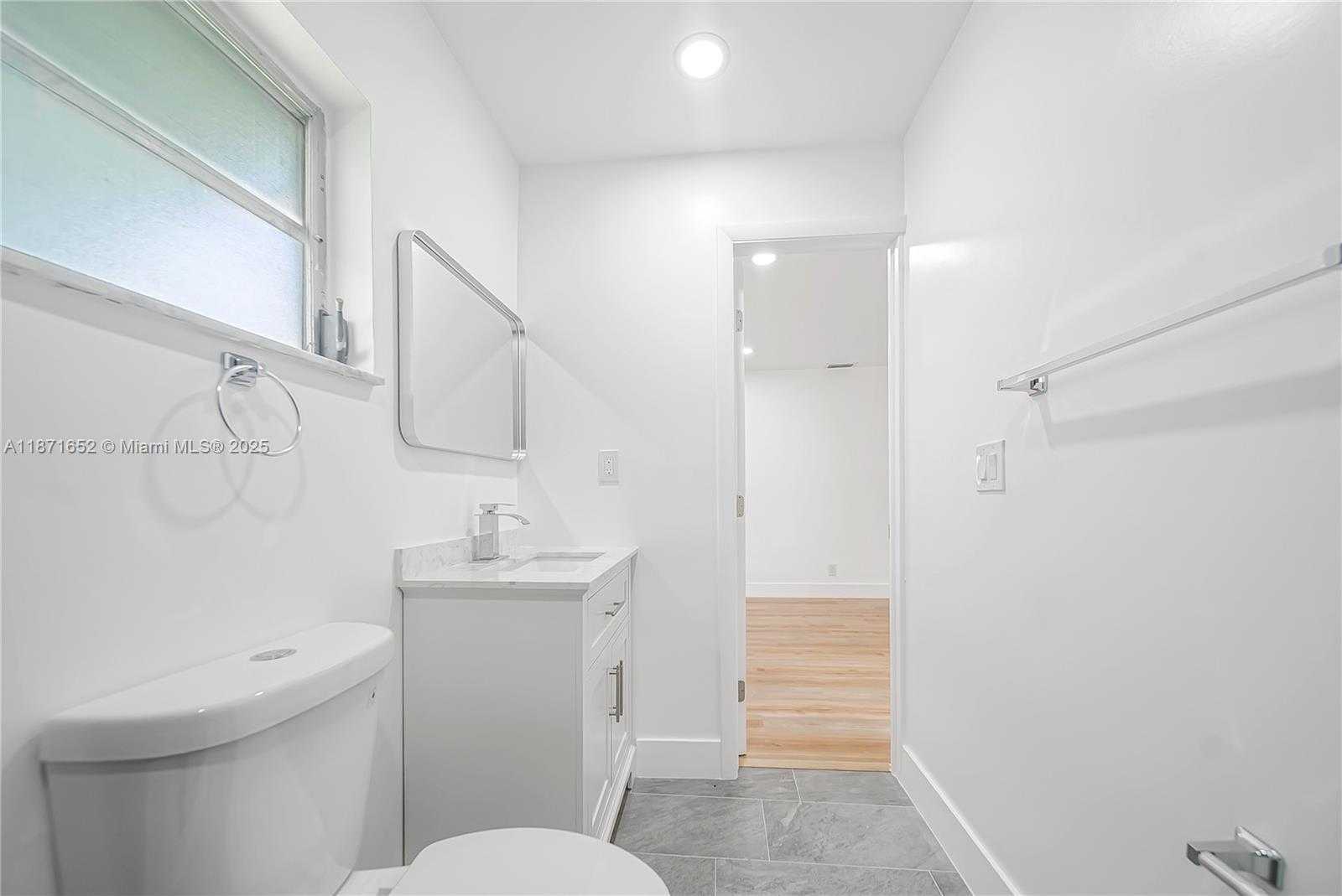 Small Image of 2106 ALFRED DR, Boynton Beach Number 25