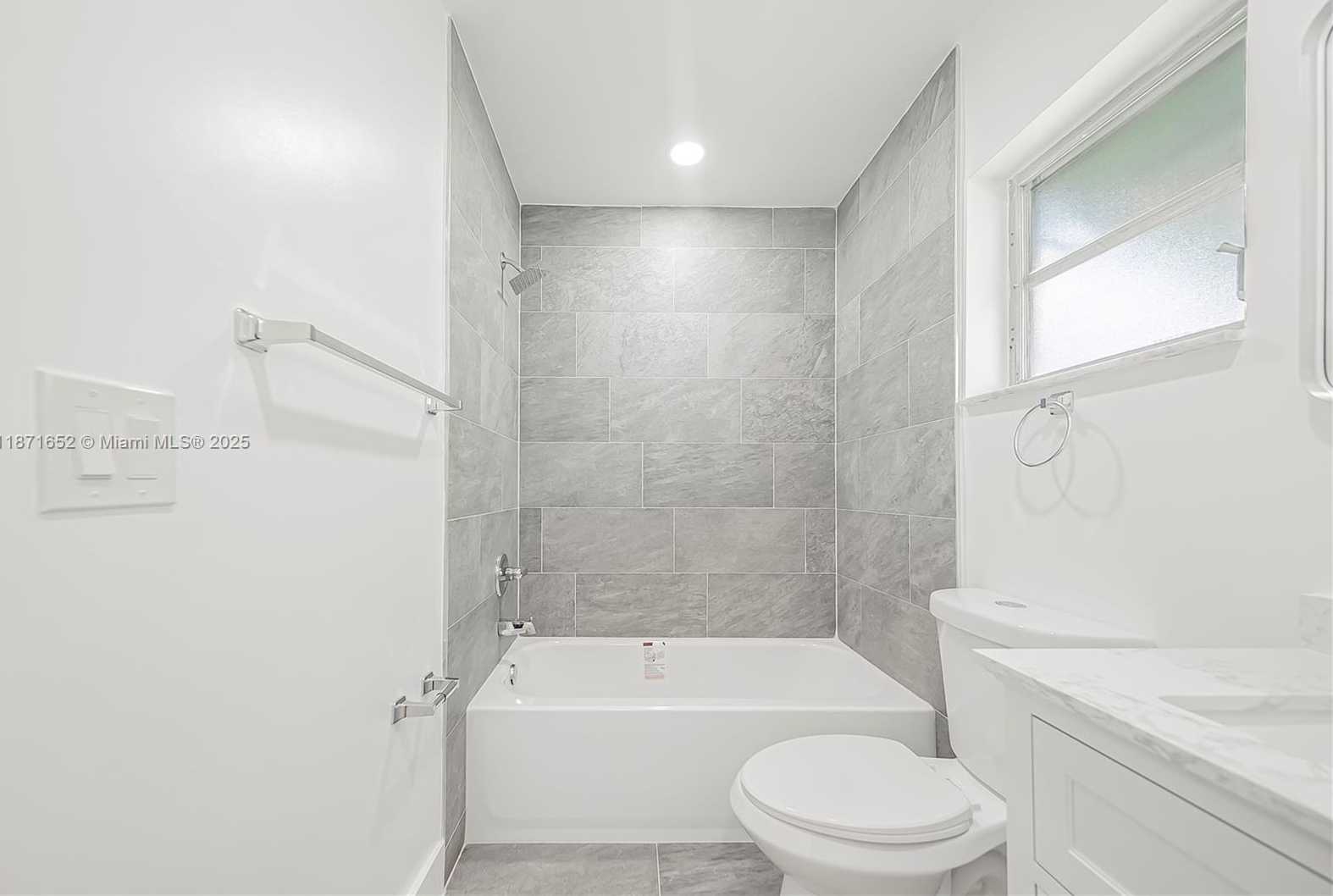 Small Image of 2106 ALFRED DR, Boynton Beach Number 26