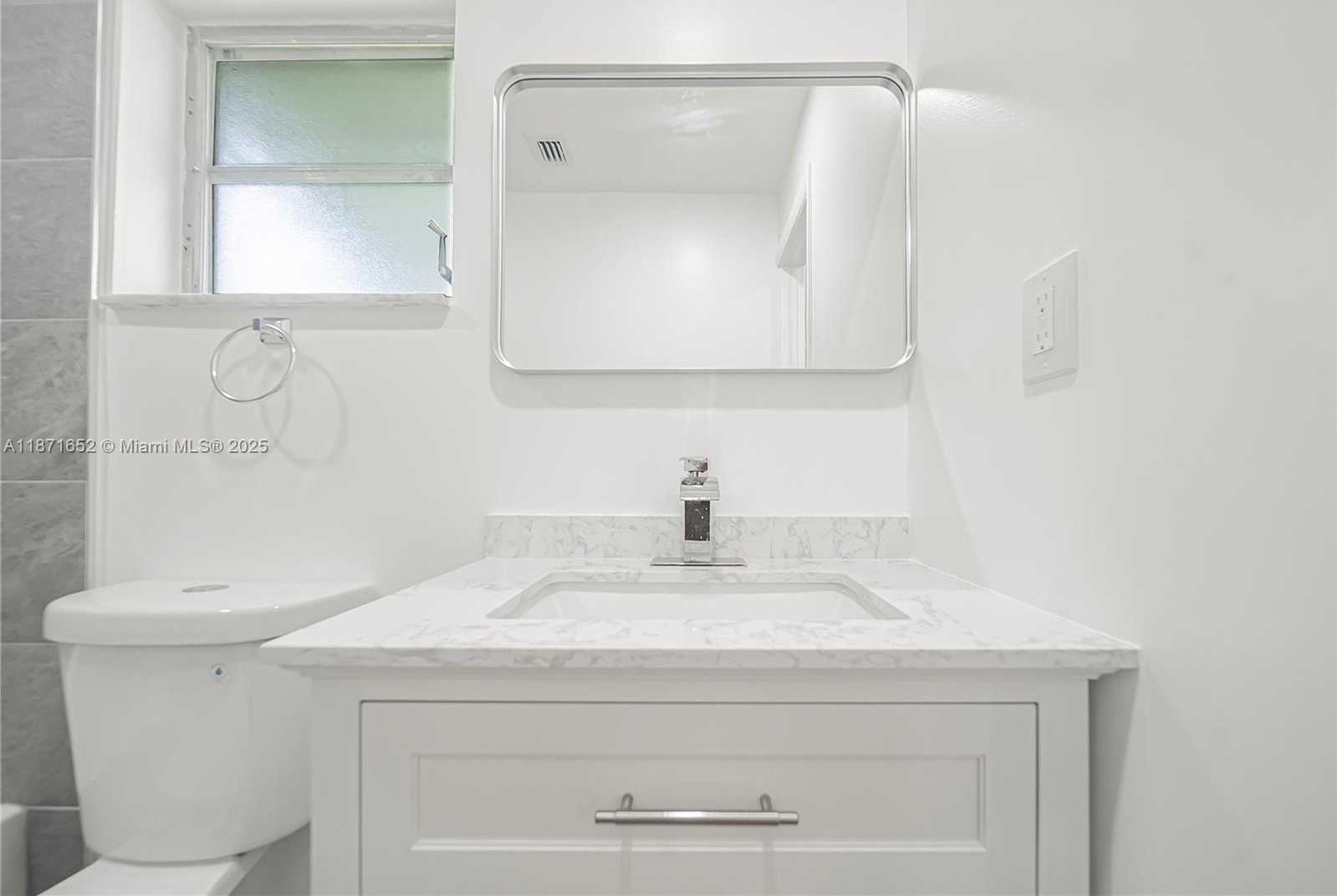 Small Image of 2106 ALFRED DR, Boynton Beach Number 27