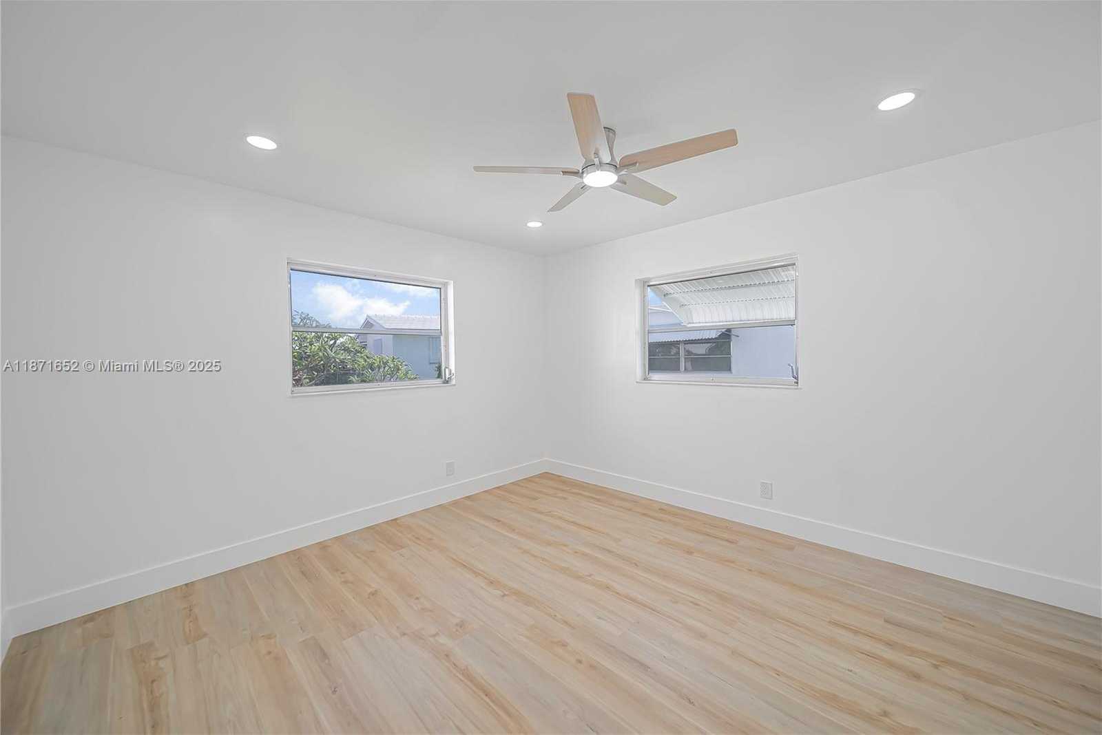 Small Image of 2106 ALFRED DR, Boynton Beach Number 30