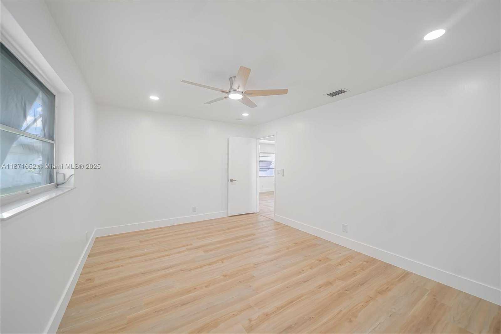 Small Image of 2106 ALFRED DR, Boynton Beach Number 33