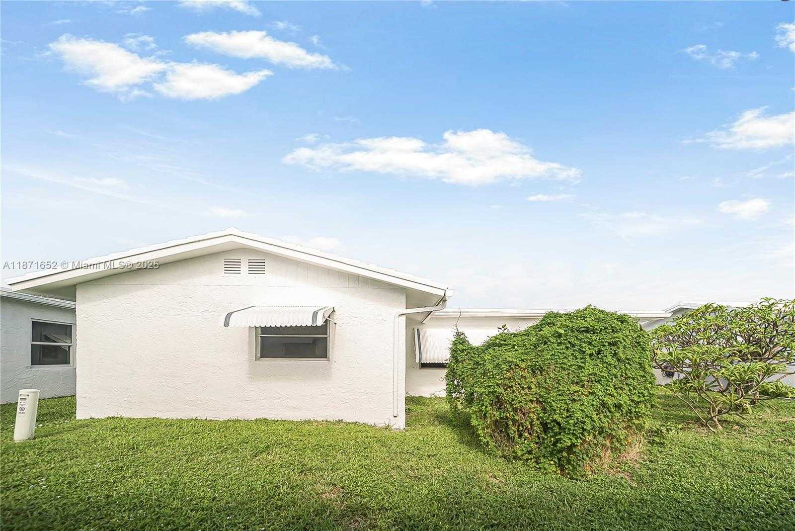 Small Image of 2106 ALFRED DR, Boynton Beach Number 43