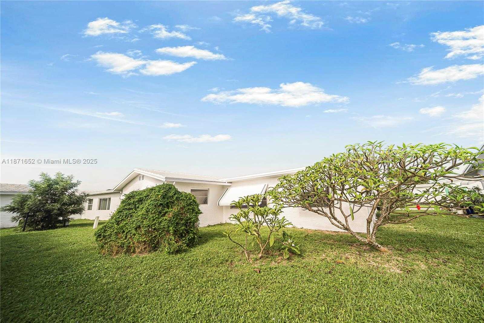 Small Image of 2106 ALFRED DR, Boynton Beach Number 44