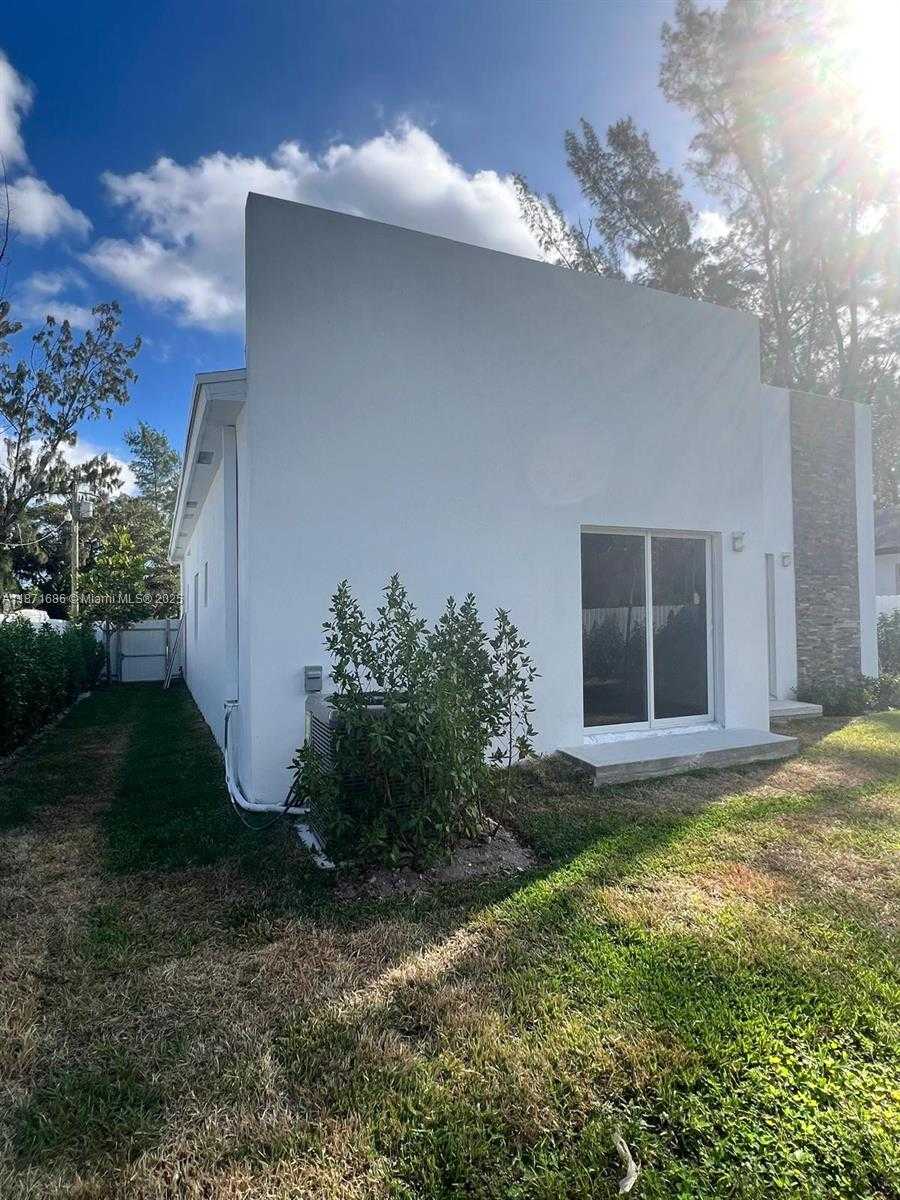 Small Image of 2421 NORTH WEST 23RD LN, Fort Lauderdale Number 27