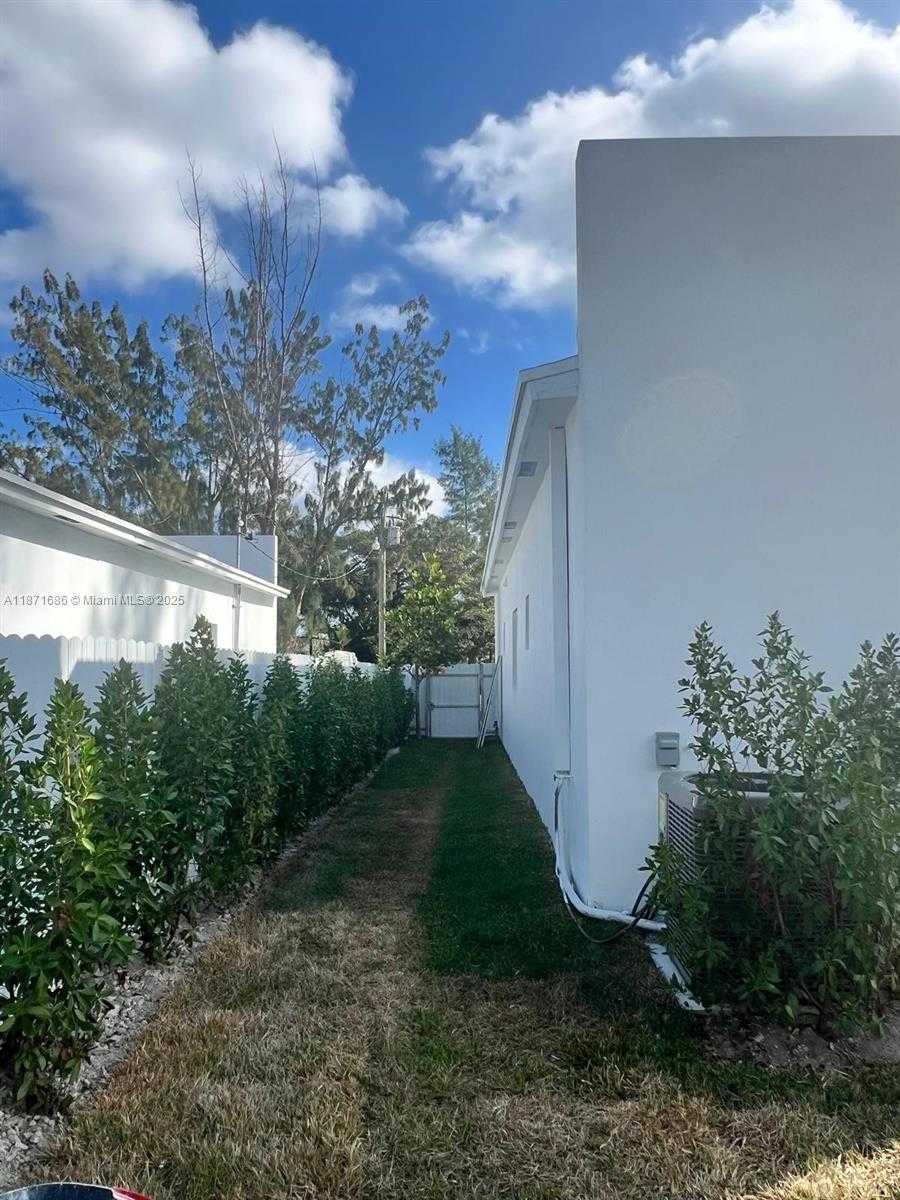 Small Image of 2421 NORTH WEST 23RD LN, Fort Lauderdale Number 28