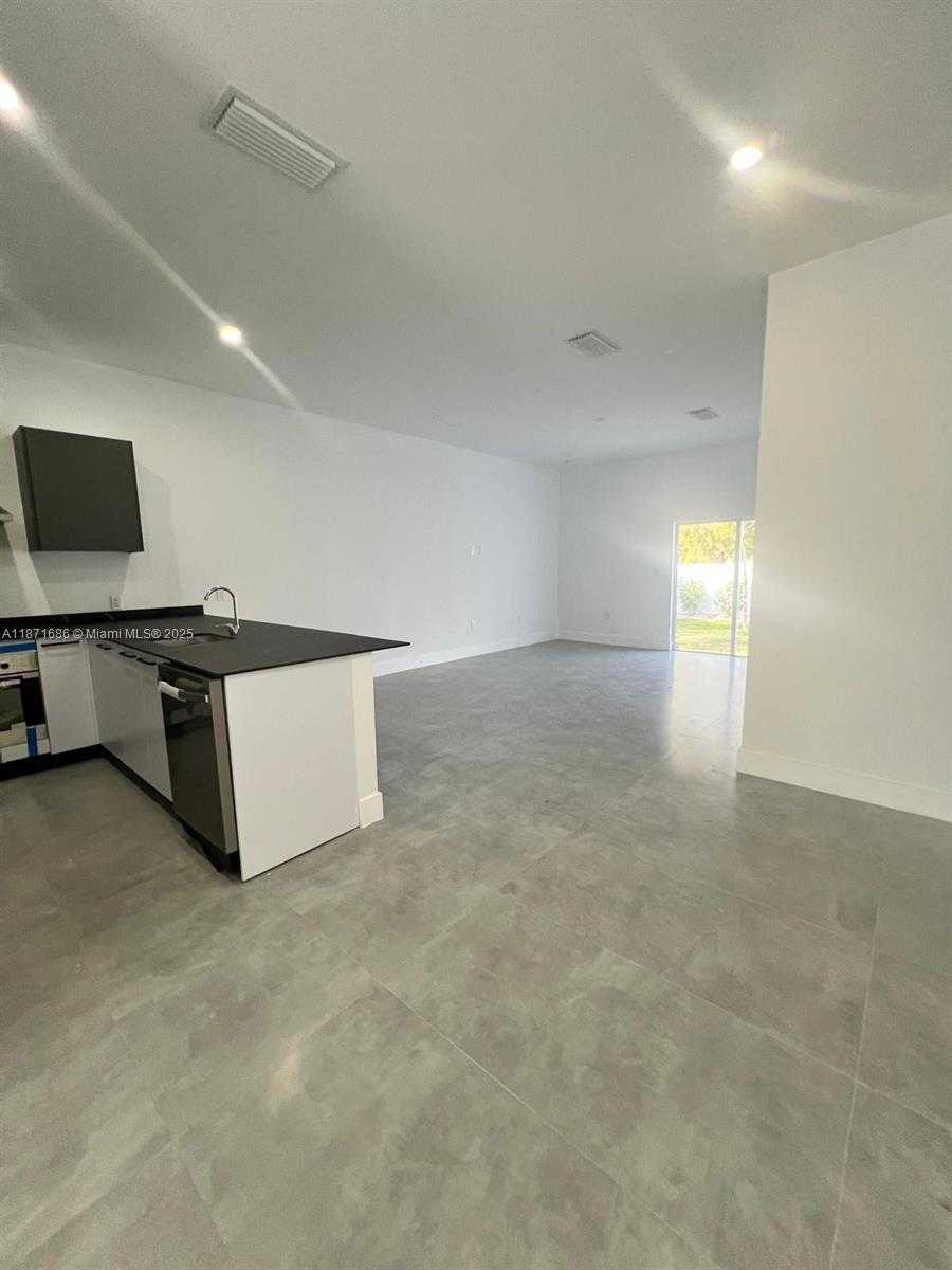 Small Image of 2421 NORTH WEST 23RD LN, Fort Lauderdale Number 3
