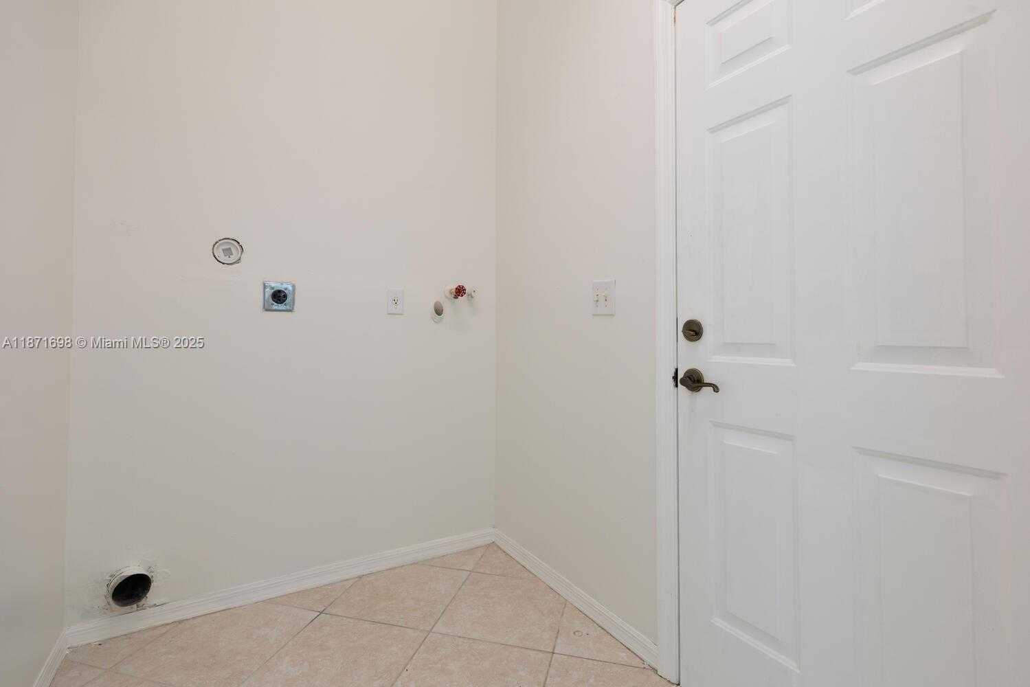 Small Image of 1921 SOUTH EAST 16 AVE, Homestead Number 20