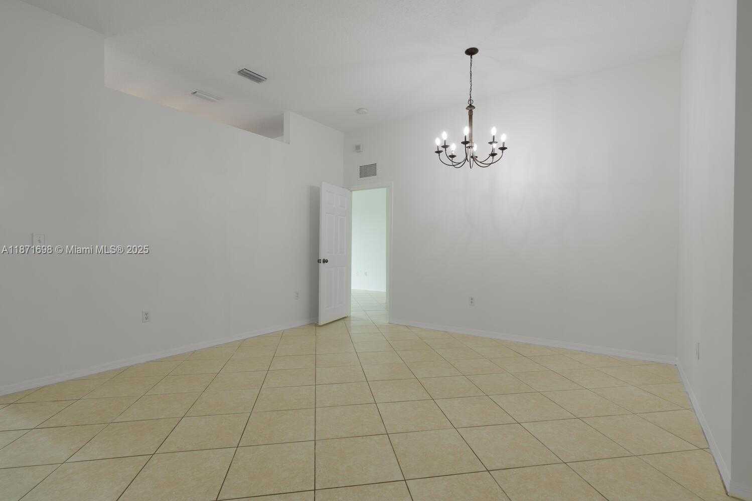 Small Image of 1921 SOUTH EAST 16 AVE, Homestead Number 5