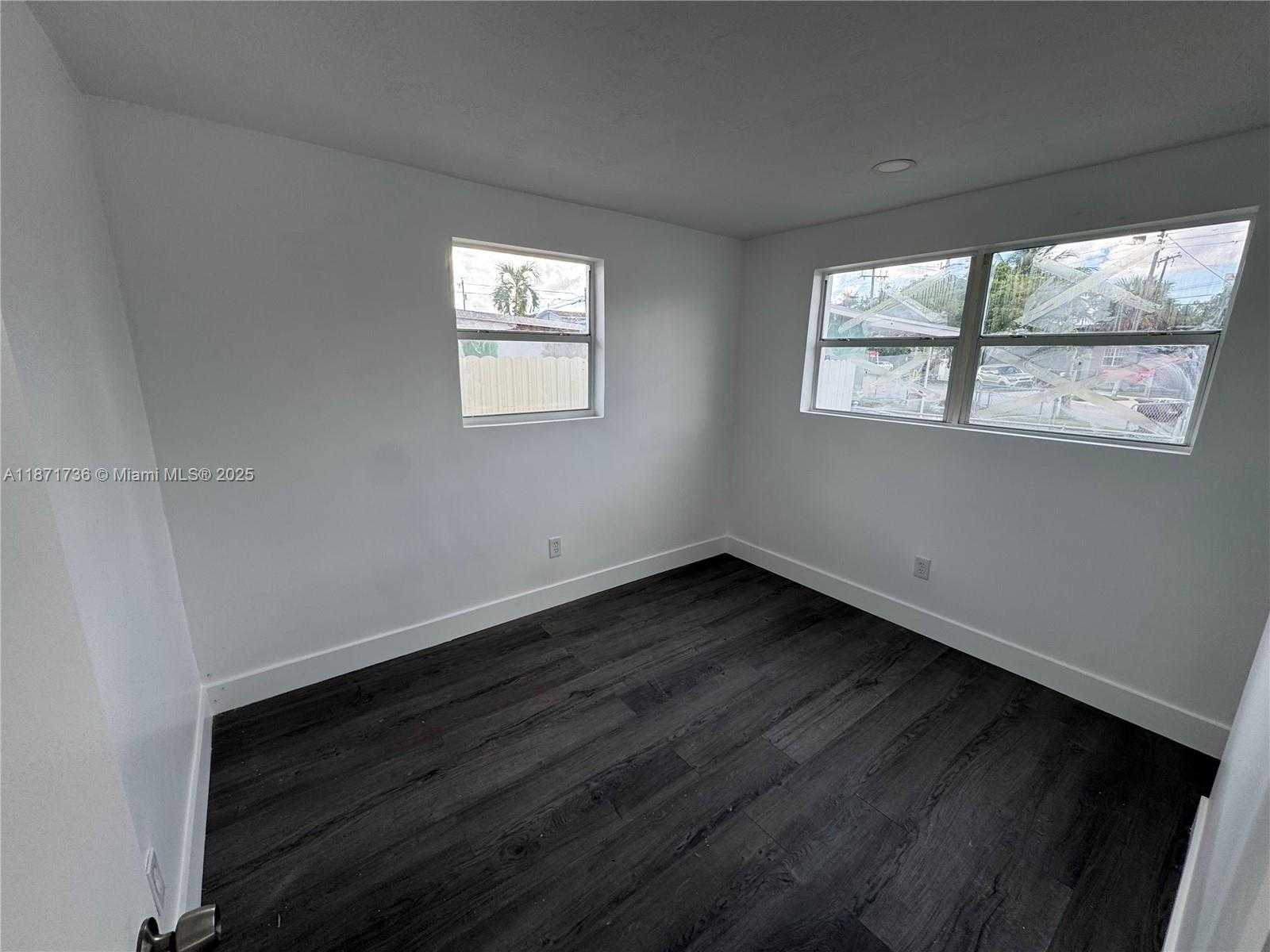 Small Image of 685 SOUTH EAST PARK DR, Hialeah Number 12