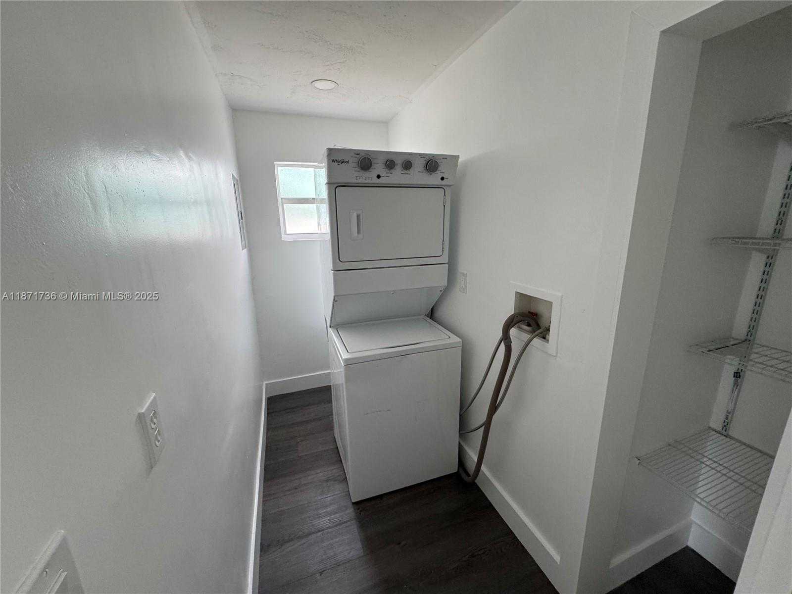 Small Image of 685 SOUTH EAST PARK DR, Hialeah Number 13