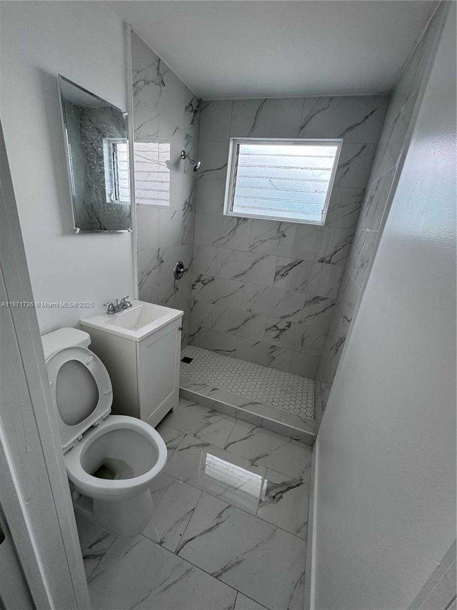 Small Image of 685 SOUTH EAST PARK DR, Hialeah Number 14