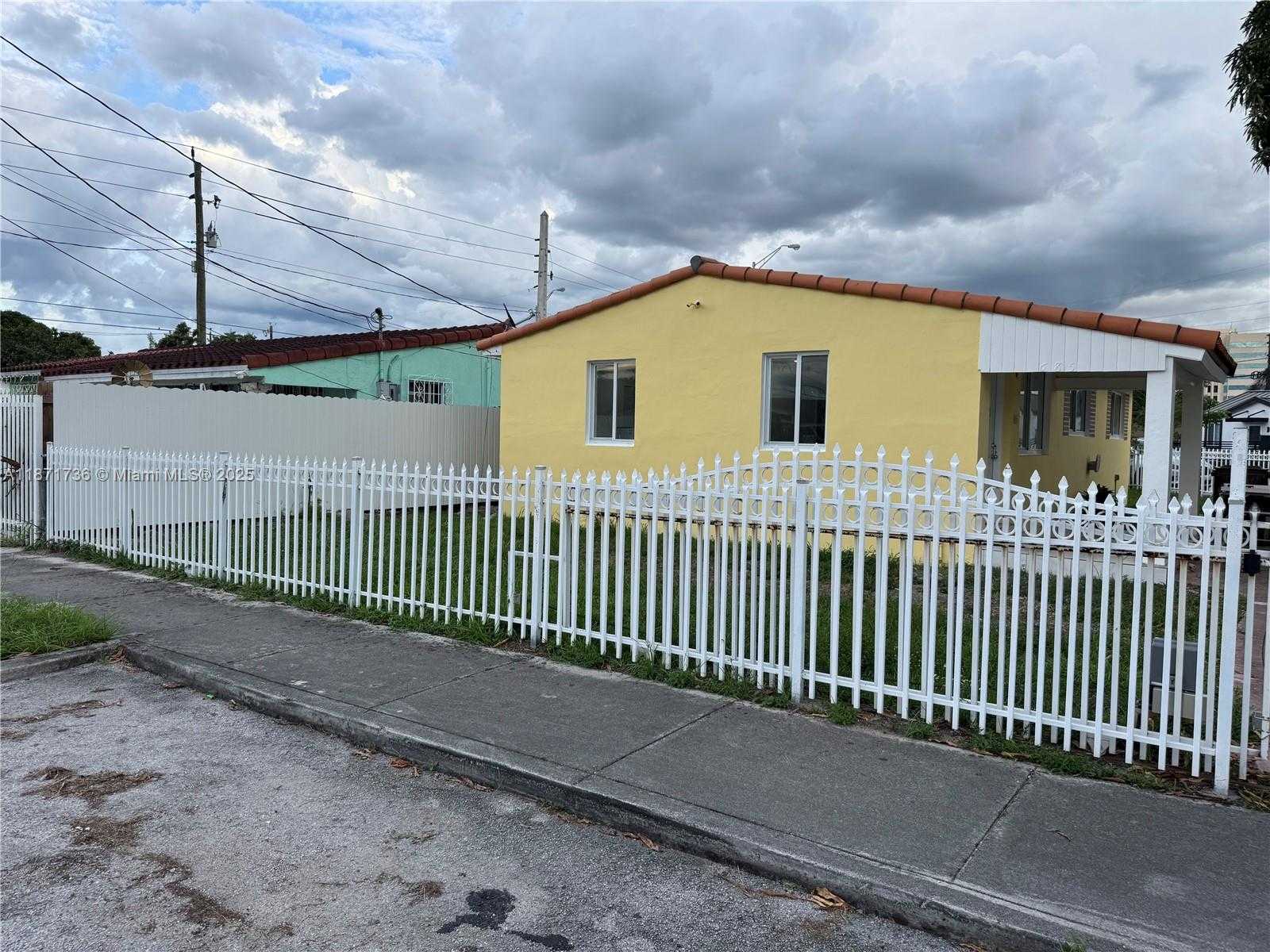 Small Image of 685 SOUTH EAST PARK DR, Hialeah Number 5