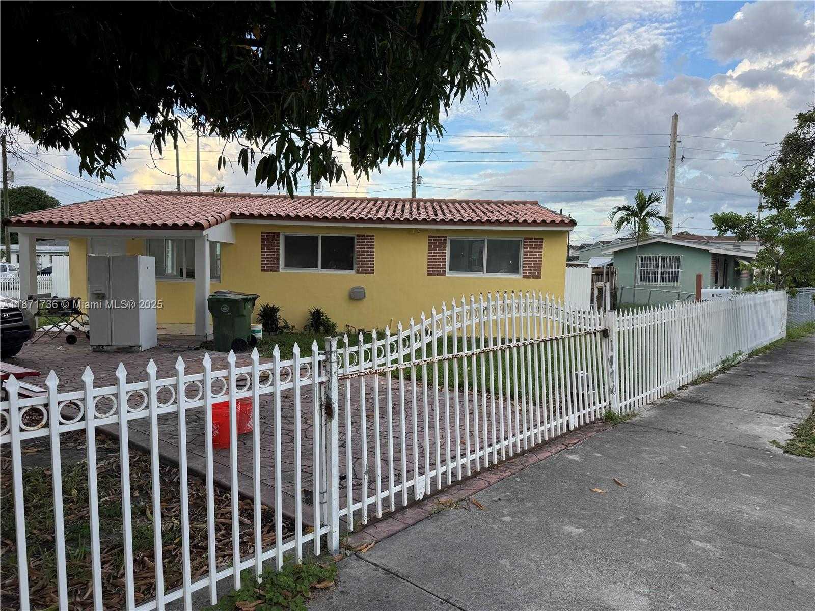 Small Image of 685 SOUTH EAST PARK DR, Hialeah Number 6