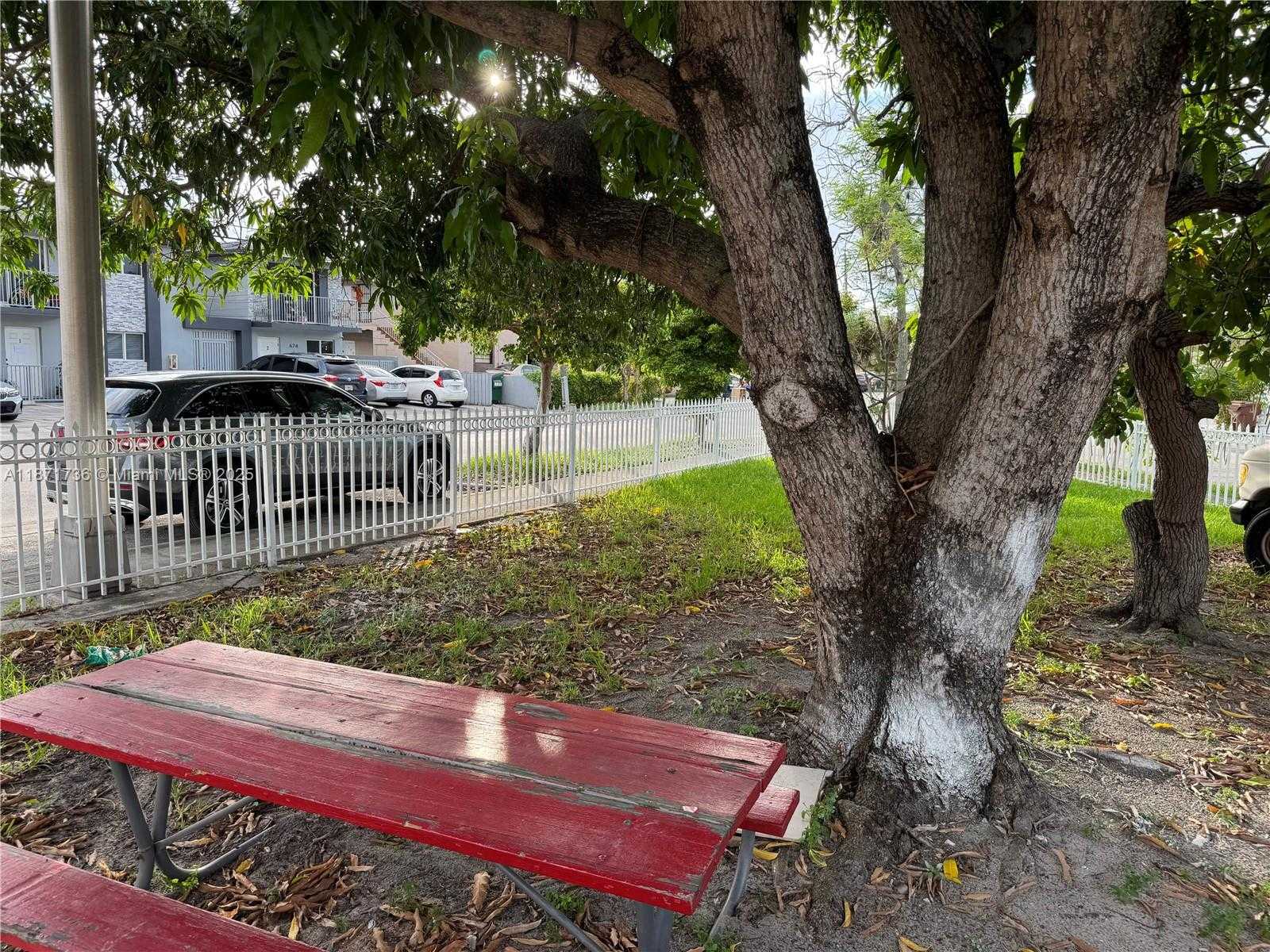Small Image of 685 SOUTH EAST PARK DR, Hialeah Number 9