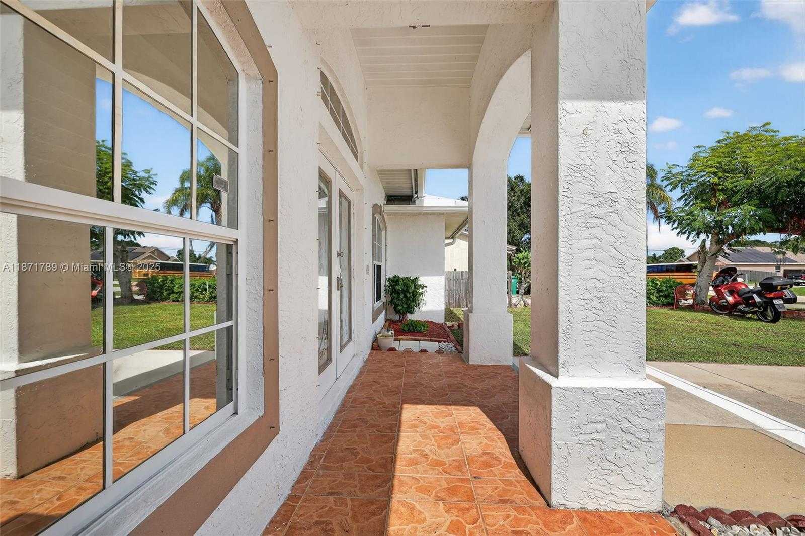 Small Image of 1019 SOUTH WEST CALIFORNIA BLVD, Port St. Lucie Number 11
