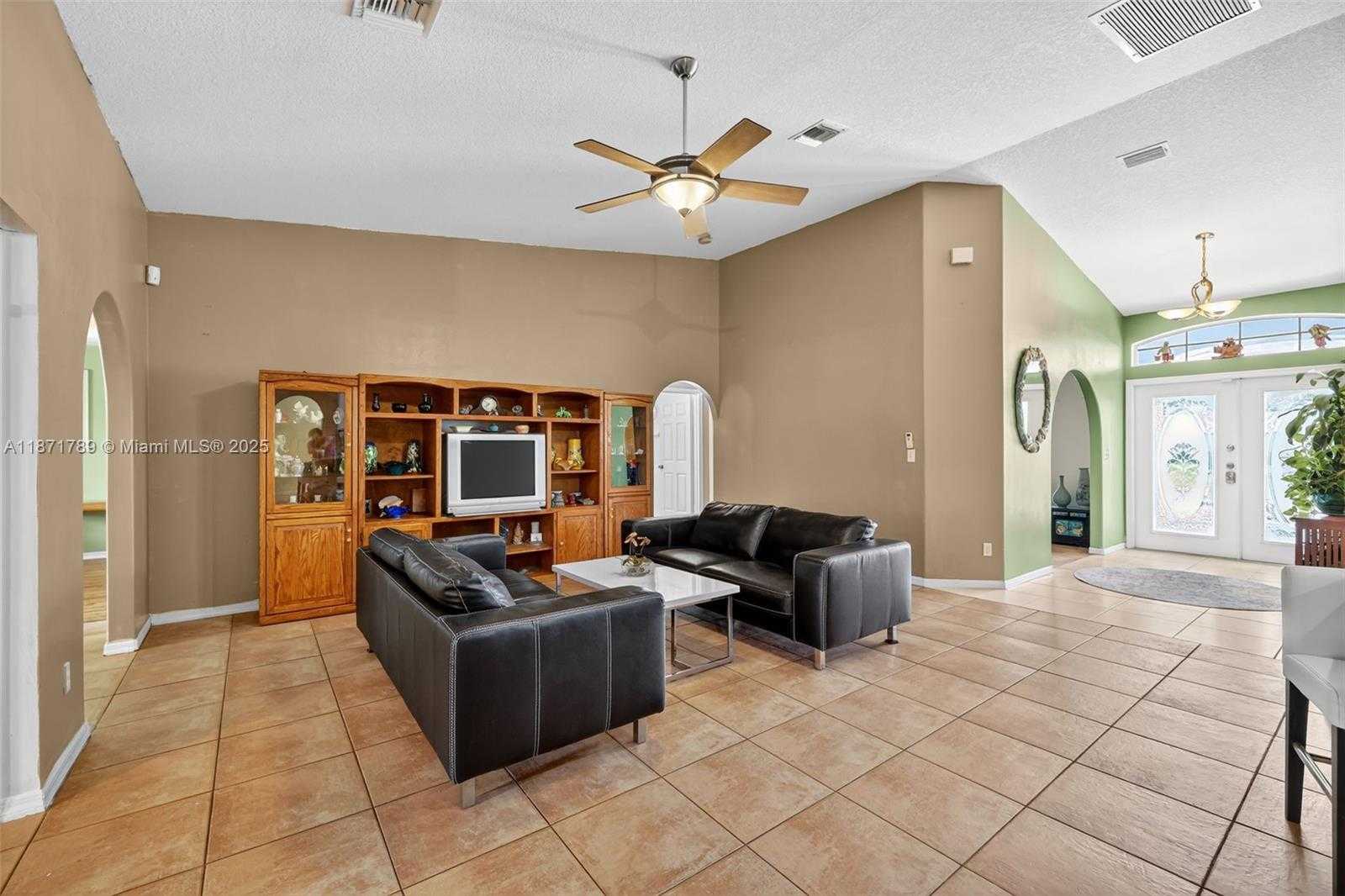 Small Image of 1019 SOUTH WEST CALIFORNIA BLVD, Port St. Lucie Number 13