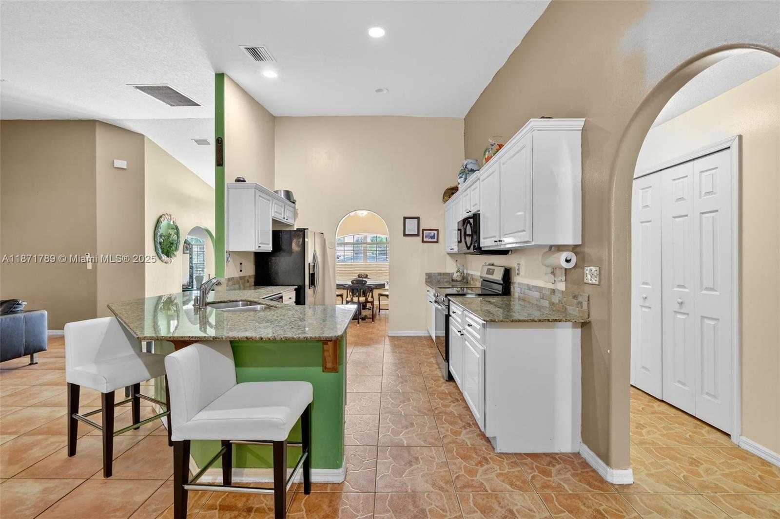 Small Image of 1019 SOUTH WEST CALIFORNIA BLVD, Port St. Lucie Number 20