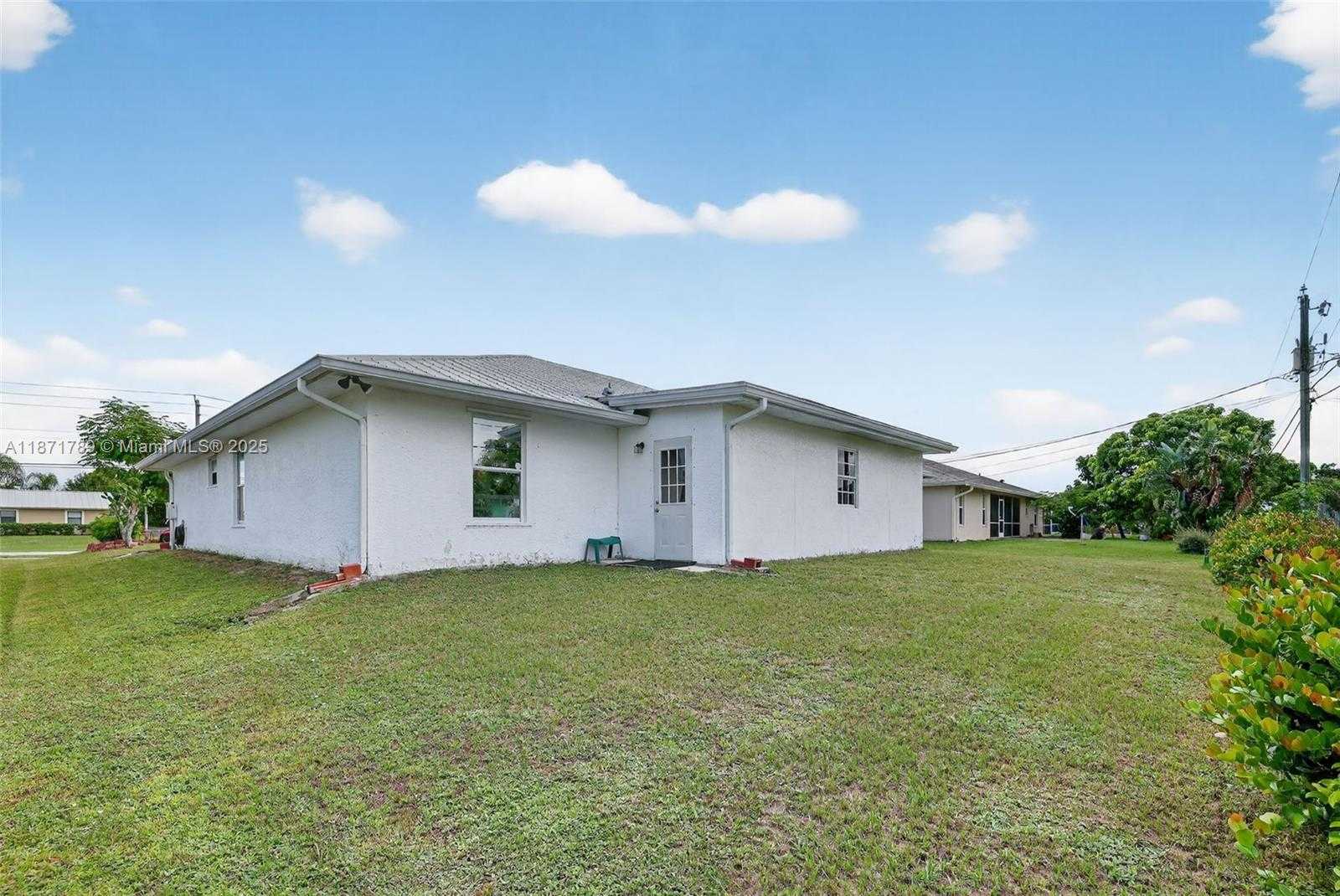 Small Image of 1019 SOUTH WEST CALIFORNIA BLVD, Port St. Lucie Number 32