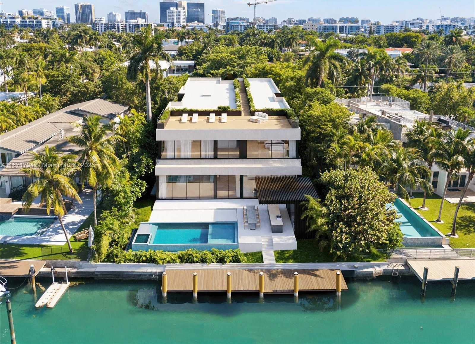 Small Image of 9720 WEST BROADVIEW DR, Bay Harbor Islands Number 3