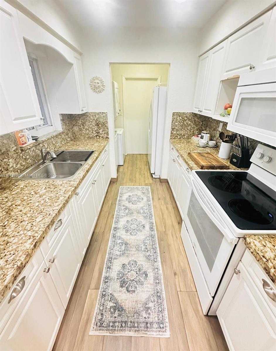Small Image of 928 NORTH EAST 18TH CT, Fort Lauderdale Number 32