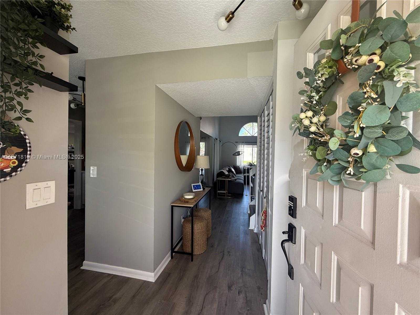 Small Image of 1054 SOUTH EAST 6TH CT, Dania Beach Number 2