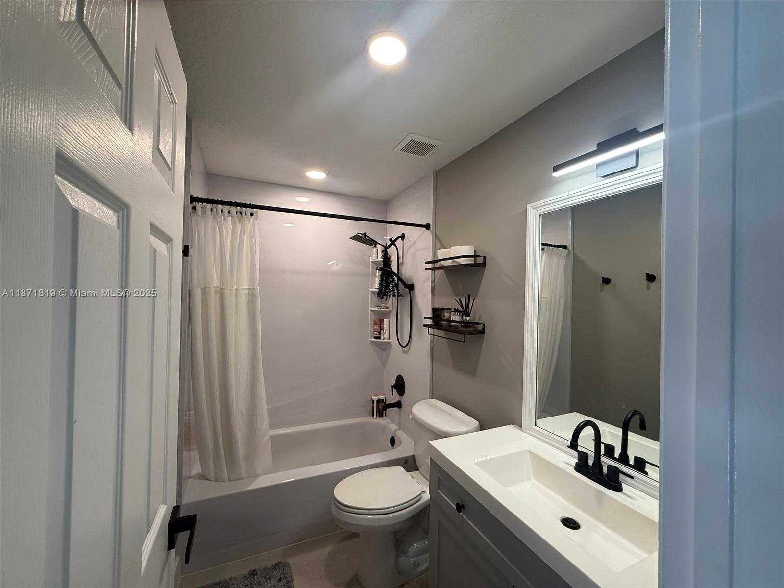 Small Image of 1054 SOUTH EAST 6TH CT, Dania Beach Number 21