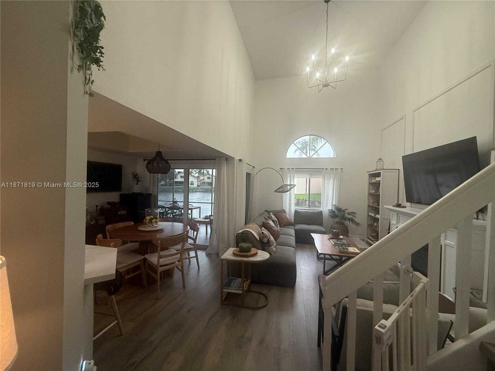 Small Image of 1054 SOUTH EAST 6TH CT, Dania Beach Number 3