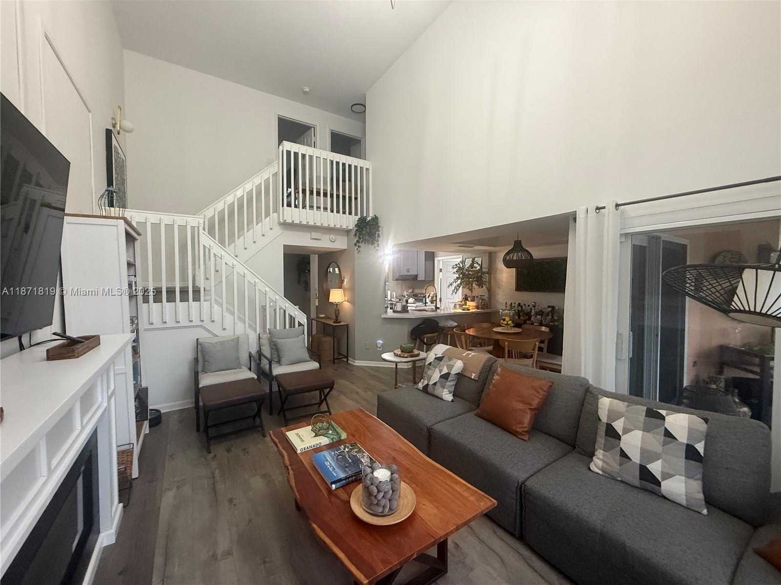 Small Image of 1054 SOUTH EAST 6TH CT, Dania Beach Number 4